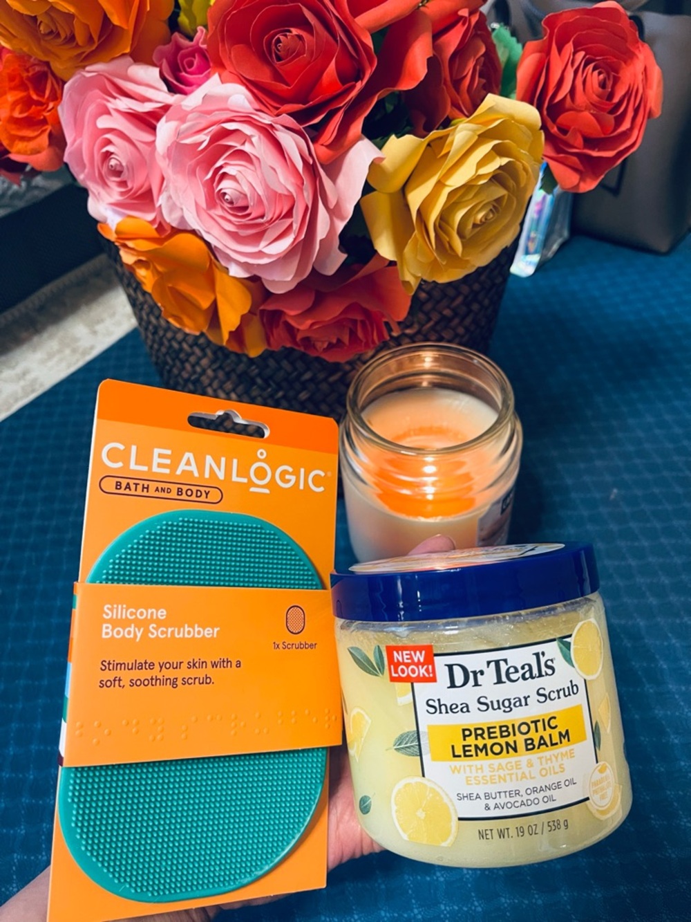 Cleanlogic Silicone Body Scrubber & Dr Teal's Shea Sugar Scrub - Lemon
